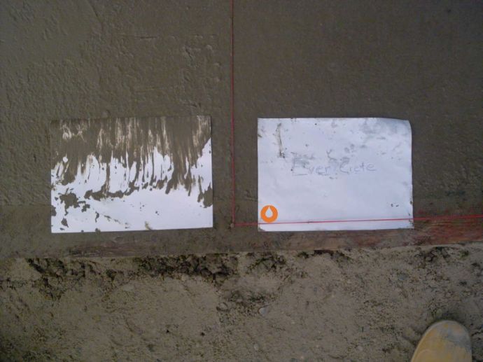 Porównanie: beton chroniony preparatem Vetrofluid i beton niechroniony po symulowanym deszczu