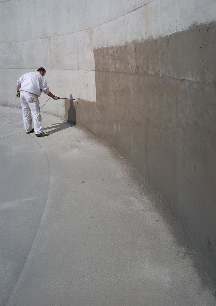 Betonowy zbiornik biogazowni zabezpieczony preparatem Vetrofluid przed agresją kwasów