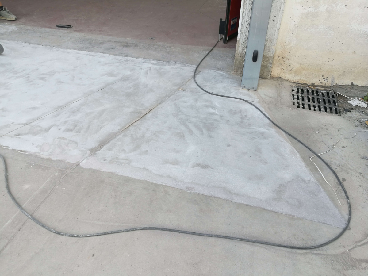 Ecobeton Crono na betonowym fragmencie