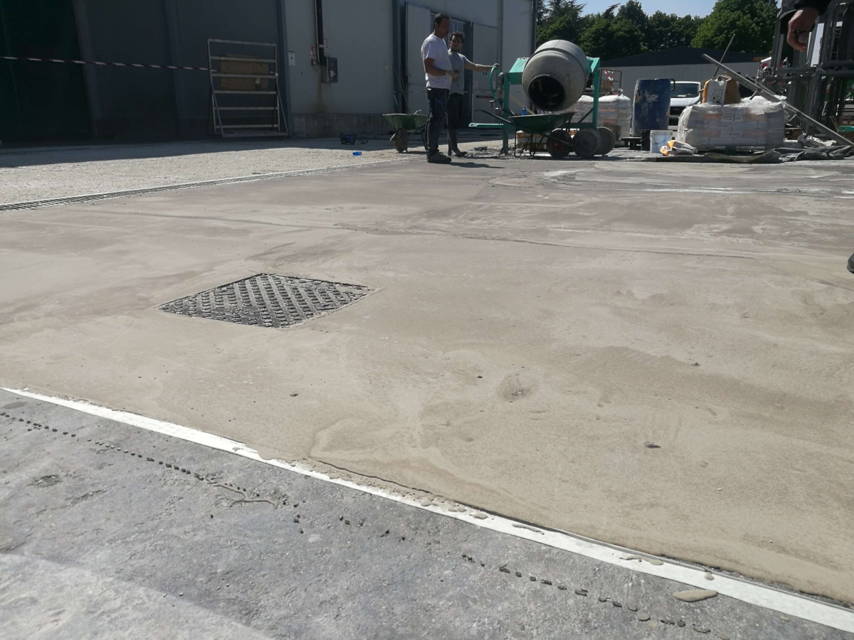 Ecobeton Crono służył do naprawy placu magazynowego