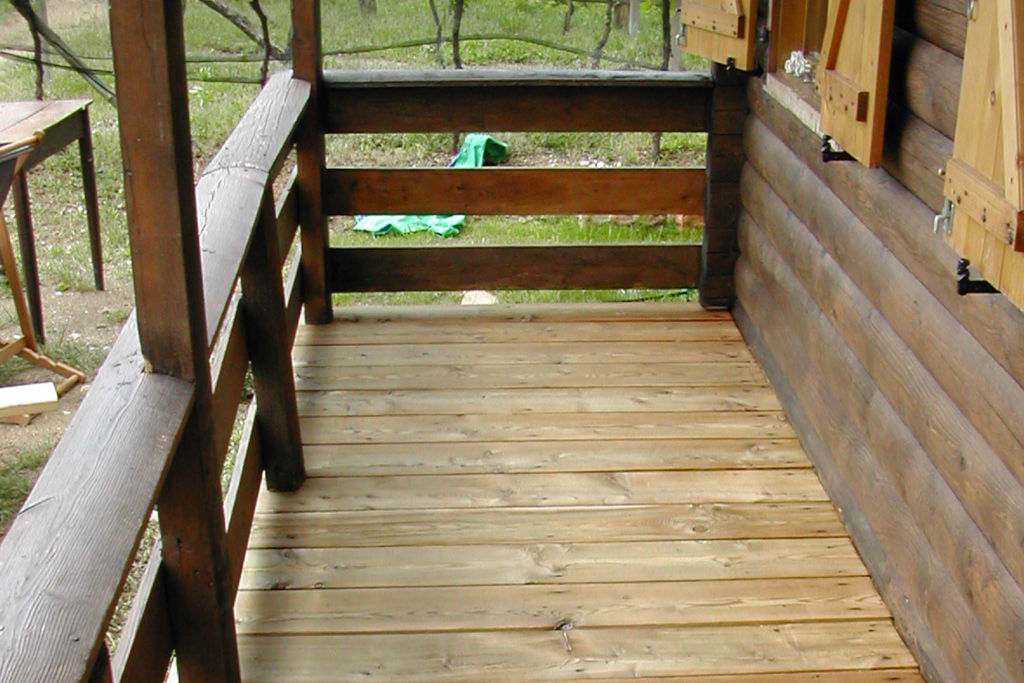 Drewniana podłoga patio zabezpieczona preparatem Everwood